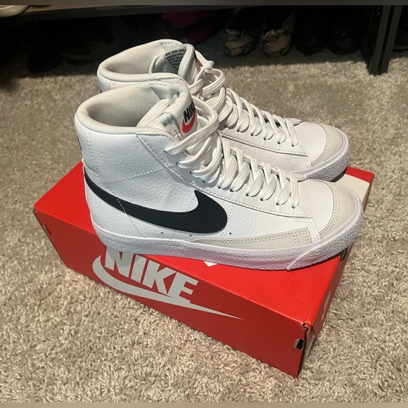 Nike Blazers - Picture 3 of 4